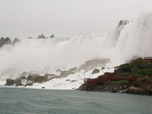 20190808 104223Les chutes vues depuis le bateau