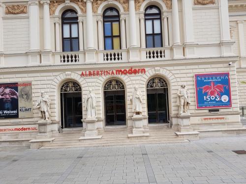 20220710 093926L'Albertina Museum