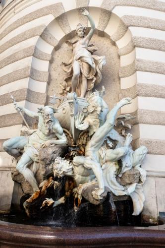 IMG 3192-49Fontaine à l'extérieur du Hofburg