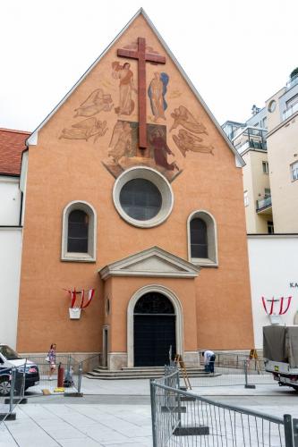 IMG 3251-76L'église des Capucins sous elle, la crypte impériale