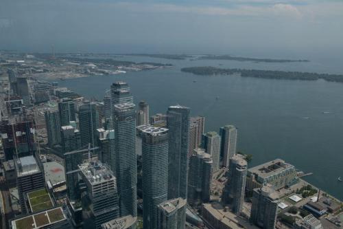 IMG 8919-17Vue du haut de la tour CNN sur la droit le lac Ontario